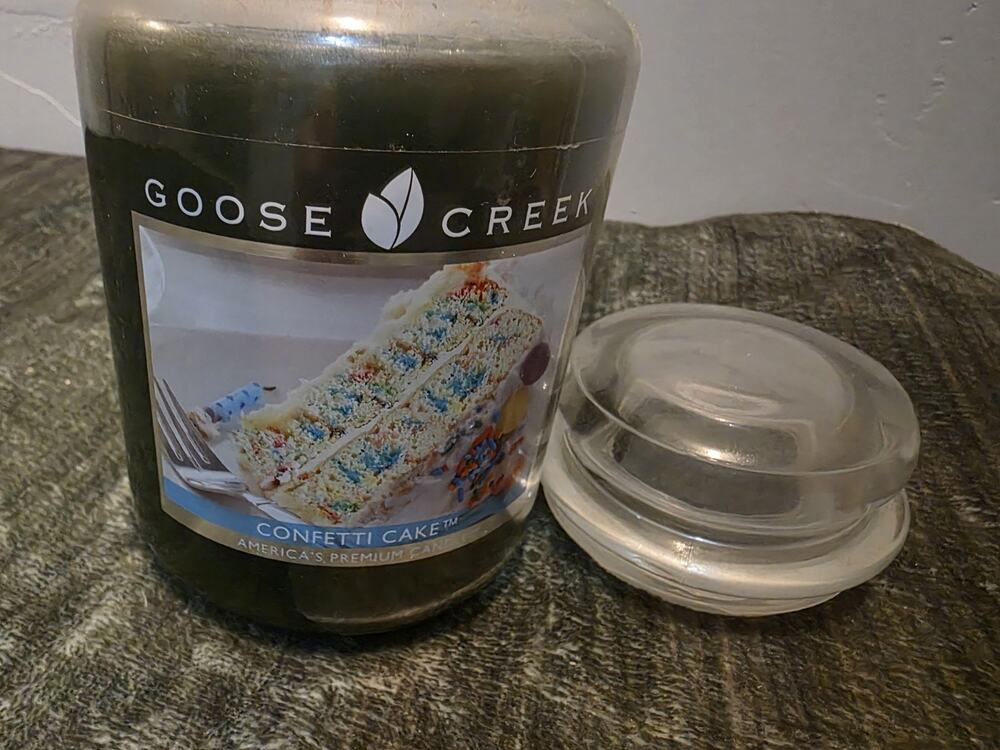 Goose Creek Confetti Cake Wax Scented Housewarming Gift New Dessert Jar 22oz